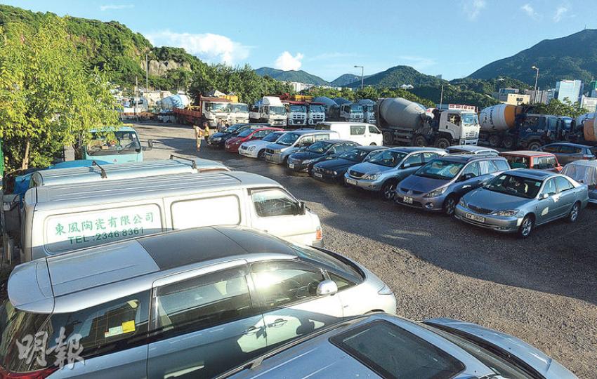 位於油塘崇信街與仁宇圍交界、面積約11.3萬呎的一幅住宅地,早前被中資集團五礦地產以逾40億元高價投得,創東九龍地價新高。發展局長陳茂波昨承認有關出價進取,但呼籲市民毋須過分憂慮樓價會被推高。(劉焌陶攝) 位於油塘崇信街與仁宇圍交界、面積約11.3萬呎的一幅住宅地,早前被中資集團五礦地產以逾40億元高價投得,創東九龍地價新高。發展局長陳茂波昨承認有關出價進取,但呼籲市民毋須過分憂慮樓價會被推高。(劉焌陶攝)