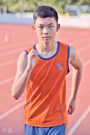 在小學賽事中,杰森是「長勝將軍」,但也有過想放棄練跑;全憑堅毅的意志,咬緊牙關,克服心理障礙。(馮凱鍵攝) 在小學賽事中,杰森是「長勝將軍」,但也有過想放棄練跑;全憑堅毅的意志,咬緊牙關,克服心理障礙。(馮凱鍵攝)