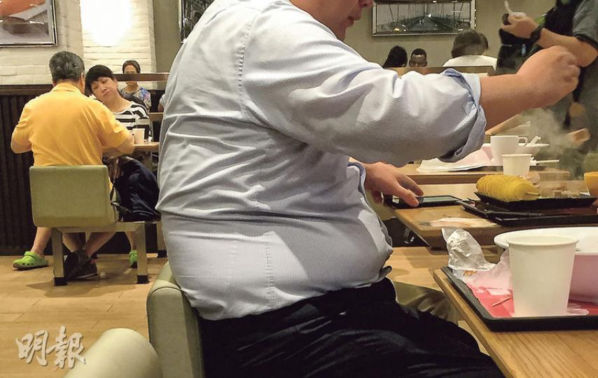 有調查檢視約2.2萬名年齡介乎18至65歲者,發現近五成人體重指標(BMI)超標,當中10名男士更有7人超標。(林俊源攝) 有調查檢視約2.2萬名年齡介乎18至65歲者,發現近五成人體重指標(BMI)超標,當中10名男士更有7人超標。(林俊源攝)