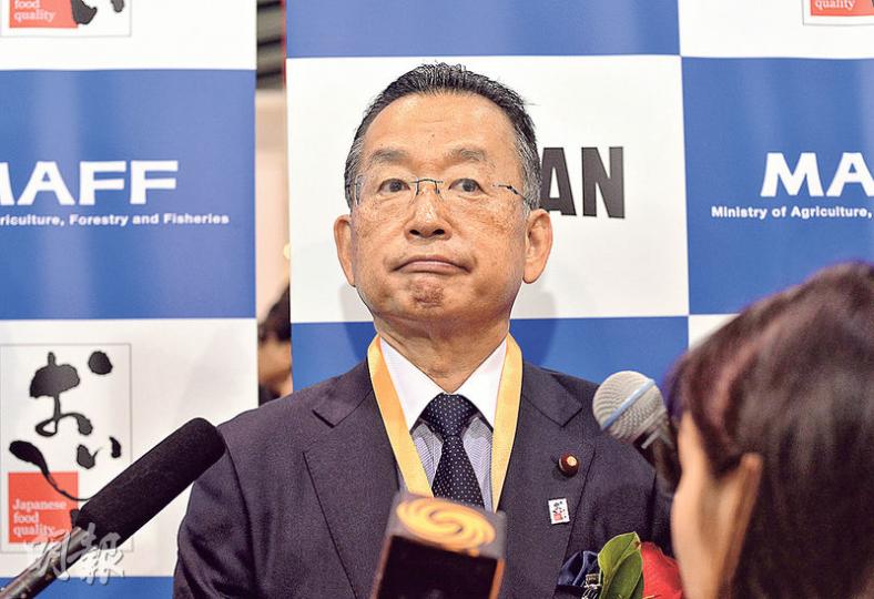 日本農林水產大臣山本有二近日來港,昨表示已與政務司長林鄭月娥會晤,游說港府解除對日本進口食品限制。(馮凱鍵攝) 日本農林水產大臣山本有二近日來港,昨表示已與政務司長林鄭月娥會晤,游說港府解除對日本進口食品限制。(馮凱鍵攝)