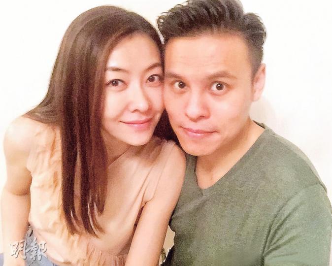 熊黛林與未婚夫郭可頌臉貼臉合照,幸福滿瀉。(微博圖片) 熊黛林與未婚夫郭可頌臉貼臉合照,幸福滿瀉。(微博圖片)