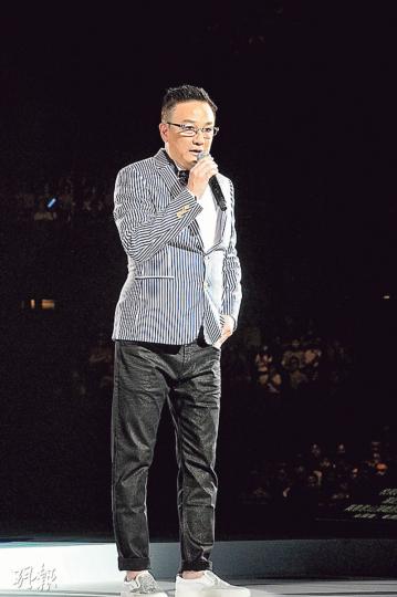 向雪懷感激眾多歌手出席他的作品演唱會。(攝影﹕孫華中)黎瑞恩再踏舞台,獻唱向雪懷填詞的經典作品。(攝影﹕孫華中)王馨平跟其他女歌手合唱《一生中最愛》揭開演唱會序幕。(攝影﹕孫華中) 向雪懷感激眾多歌手出席他的作品演唱會。(攝影﹕孫華中)黎瑞恩再踏舞台,獻唱向雪懷填詞的經典作品。(攝影﹕孫華中)王馨平跟其他女歌手合唱《一生中最愛》揭開演唱會序幕。(攝影﹕孫華中)