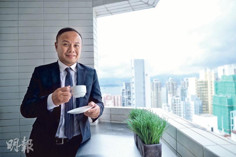 興勝周嘉峰認為,豪宅物業更具抗跌能力,預期價錢稍後反為可以「倒升」5%至10%。( 黃志東攝)興勝負責銷售的九龍塘豪宅THE GRAMPIAN,總共提供14伙單位;實用全逾2000方呎,當中包括兩伙另連天台的頂層特色戶。(蘇智鑫攝) 興勝周嘉峰認為,豪宅物業更具抗跌能力,預期價錢稍後反為可以「倒升」5%至10%。( 黃志東攝)興勝負責銷售的九龍塘豪宅THE GRAMPIAN,總共提供14伙單位;實用全逾2000方呎,當中包括兩伙另連天台的頂層特色戶。(蘇智鑫攝)