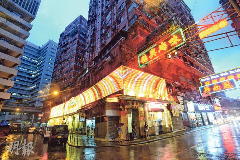油麻地彌敦道383至389C號平安大樓一個面積逾2500方呎的樓上舖,獲銀杏館以月租12萬洽至尾聲。(楊柏賢攝) 油麻地彌敦道383至389C號平安大樓一個面積逾2500方呎的樓上舖,獲銀杏館以月租12萬洽至尾聲。(楊柏賢攝)