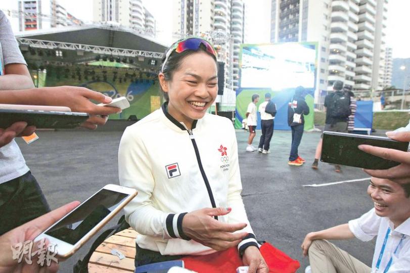 李慧詩(圖)回港前在選手村深情剖白,時而為凝聚到港人而滿足大笑,時而為掛念家人而感觸落淚。(鄭嘉慧攝) 李慧詩(圖)回港前在選手村深情剖白,時而為凝聚到港人而滿足大笑,時而為掛念家人而感觸落淚。(鄭嘉慧攝)