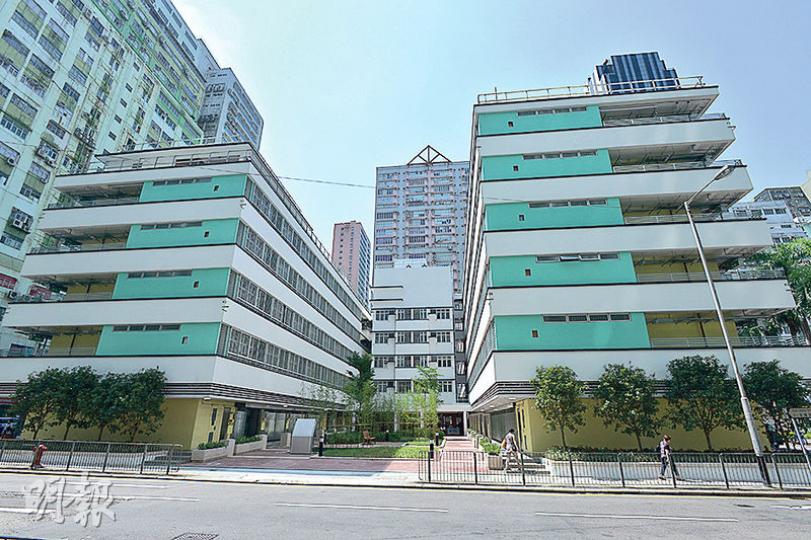 獲評為二級歷史建築的柴灣工廠大廈,經3年多改建後,現成為提供187個單位的公屋項目,本月中編配住戶入伙,但至今僅20多戶願意入伙。(黃志東攝) 獲評為二級歷史建築的柴灣工廠大廈,經3年多改建後,現成為提供187個單位的公屋項目,本月中編配住戶入伙,但至今僅20多戶願意入伙。(黃志東攝)