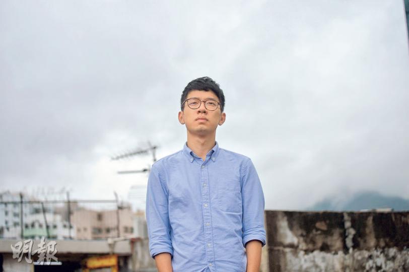 香港眾志主席羅冠聰於港島區取得逾5萬票當選,除成為港島泛民票王,更是歷來最年輕立法會議員,他相信年紀沒有什麼意義。談到議會工作,他形容抗爭底線是不主動傷害其他人,但明言不怕衝突。(蘇智鑫攝) 香港眾志主席羅冠聰於港島區取得逾5萬票當選,除成為港島泛民票王,更是歷來最年輕立法會議員,他相信年紀沒有什麼意義。談到議會工作,他形容抗爭底線是不主動傷害其他人,但明言不怕衝突。(蘇智鑫攝)