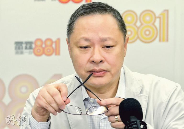 在選舉中發起「雷動計劃」的港大法律學者戴耀廷(圖)表示,對部分多年朋友落選感難過,但指這是殘酷決定,不會因而向墮馬泛民道歉,可以做的是感受落選泛民的難受。(劉焌陶攝) 在選舉中發起「雷動計劃」的港大法律學者戴耀廷(圖)表示,對部分多年朋友落選感難過,但指這是殘酷決定,不會因而向墮馬泛民道歉,可以做的是感受落選泛民的難受。(劉焌陶攝)