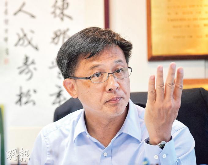 新界西候任立法會議員何君堯(圖)昨反駁周永勤,質疑周到深圳跟人會面談選舉的動機,並強調周稱遭威脅事件與他無關。(鄧宗弘攝) 新界西候任立法會議員何君堯(圖)昨反駁周永勤,質疑周到深圳跟人會面談選舉的動機,並強調周稱遭威脅事件與他無關。(鄧宗弘攝)