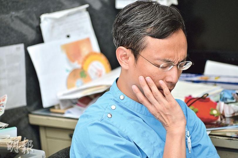 陳沛然(圖)現職律敦治醫院內科副顧問醫生,下月正式加入立法會,除了醫生本業,他亦關心年輕人置業難,盼推動增建居屋。(黃志東攝) 陳沛然(圖)現職律敦治醫院內科副顧問醫生,下月正式加入立法會,除了醫生本業,他亦關心年輕人置業難,盼推動增建居屋。(黃志東攝)