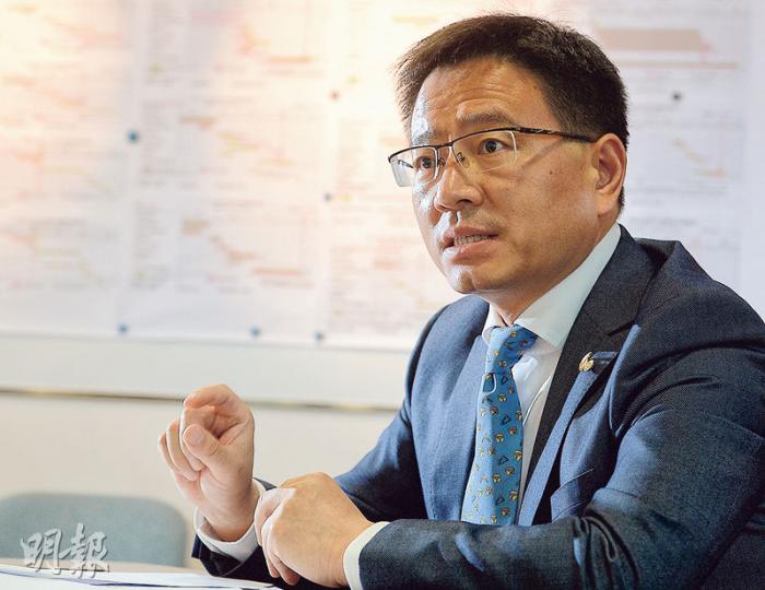 嘉華谷文勝(圖)表示,集團在華東除主力於上海發展外,近年亦首度進軍江蘇省會南京;他認為南京除屬歷史名城外,亦是華東高科技產業中心,旗下樓盤客源,料以高端人士和年輕中產階級為主。(劉焌陶攝) 嘉華谷文勝(圖)表示,集團在華東除主力於上海發展外,近年亦首度進軍江蘇省會南京;他認為南京除屬歷史名城外,亦是華東高科技產業中心,旗下樓盤客源,料以高端人士和年輕中產階級為主。(劉焌陶攝)