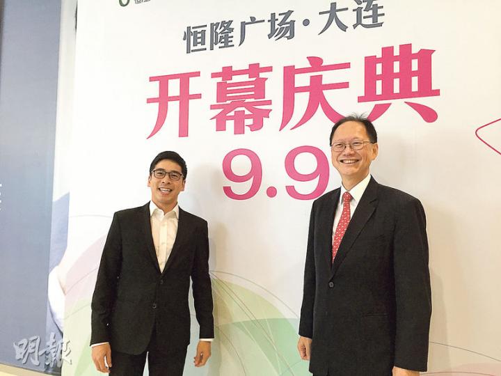 恒隆地產董事長陳啟宗長子陳文博(左)作風一向低調,更透露平時喜歡行深水埗鴨寮街,最鍾意食容記小炒王和新香園蛋牛治。右為恒隆董事總經理陳南祿。(武君攝) 恒隆地產董事長陳啟宗長子陳文博(左)作風一向低調,更透露平時喜歡行深水埗鴨寮街,最鍾意食容記小炒王和新香園蛋牛治。右為恒隆董事總經理陳南祿。(武君攝)