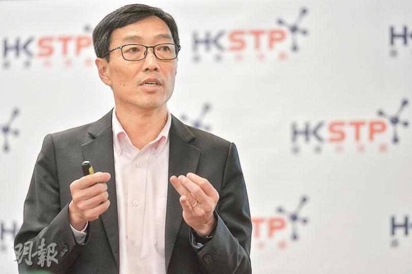 香港科技園公司行政總裁黃克強表示,香港有科研人才,亦有良好基建,問題是如何聚集人才發展新科技,以及將科研成果轉化成產品,是推動科研當中一大挑戰。(黃志東攝) 香港科技園公司行政總裁黃克強表示,香港有科研人才,亦有良好基建,問題是如何聚集人才發展新科技,以及將科研成果轉化成產品,是推動科研當中一大挑戰。(黃志東攝)