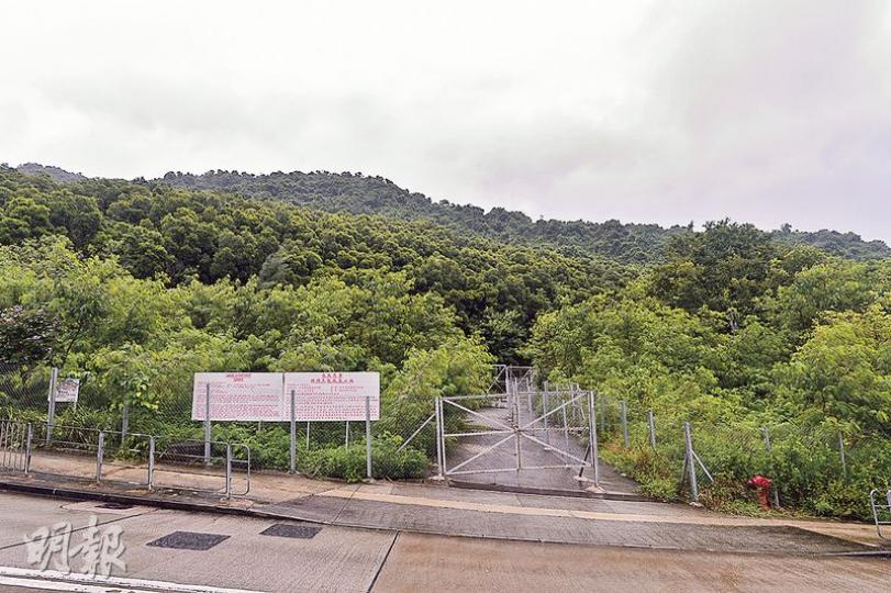 長和系主席李嘉誠（圓圖）旗下長實地產，近4年來首奪官地，每呎樓面地價8001元，遠高於市場預期最少逾三成。（馮凱鍵攝）
