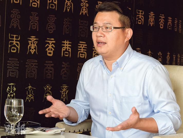 民主黨副主席尹兆堅以約4.1萬票奪得立法會新界西議席，惟得票較該黨上屆該區兩張落選名單總和低。他認為除了受選前民間配票影響外，部分泛民支持者已轉投較激進的政團。（劉焌陶攝）