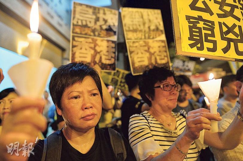 昨晚多個團體約100人到中聯辦門外示威，要求釋放烏坎原村支部書記林祖戀及被捕村民，並嚴正處理記者被毆打一事，向受影響傳媒道歉。（鄧宗弘攝）