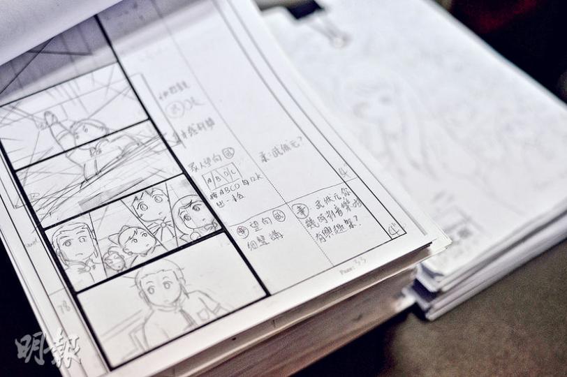 每套動畫由零起步,除了創作故事脈絡,場景設計也是靈魂。圖為《甜心格格》的故事板,仔細繪畫每個分鏡,連動畫角色的目光望向哪邊、說什麼對白也會清楚註明。(楊柏賢攝)出身玩具世家的錢國棟看準新機遇,收購深圳動畫公司,現旗下動畫與玩具產品相輔相成,他拿着的便是《甜心格格》主角甜絲絲和心悠悠的公仔。(楊柏賢攝) 每套動畫由零起步,除了創作故事脈絡,場景設計也是靈魂。圖為《甜心格格》的故事板,仔細繪畫每個分鏡,連動畫角色的目光望向哪邊、說什麼對白也會清楚註明。(楊柏賢攝)出身玩具世家的錢國棟看準新機遇,收購深圳動畫公司,現旗下動畫與玩具產品相輔相成,他拿着的便是《甜心格格》主角甜絲絲和心悠悠的公仔。(楊柏賢攝)