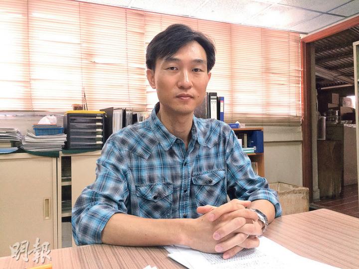 關注病人權益的社區組織協會幹事彭鴻昌表示,醫學界議員梁家騮在拉布一事與病人組織對立形象鮮明,若他獲邀加入討論醫委會改革的三方平台,該會將考慮杯葛。(梁杏怡攝) 關注病人權益的社區組織協會幹事彭鴻昌表示,醫學界議員梁家騮在拉布一事與病人組織對立形象鮮明,若他獲邀加入討論醫委會改革的三方平台,該會將考慮杯葛。(梁杏怡攝)