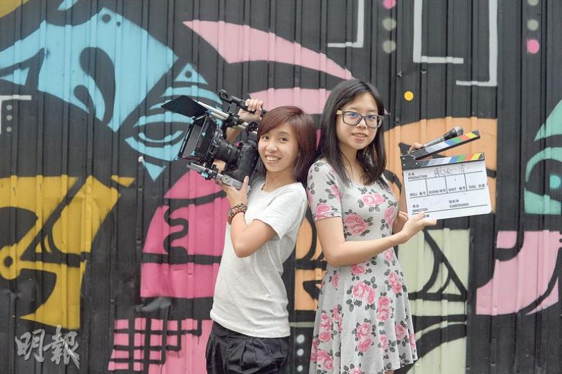 兩名80後「港女」吳詠珊(左)及韓雁婷以4萬元成立製作公司追逐電影夢,在近年內地電影市場快速發展,吸引到更多投資者之下,今年兩人將有機會圓夢。(鍾林枝攝) 兩名80後「港女」吳詠珊(左)及韓雁婷以4萬元成立製作公司追逐電影夢,在近年內地電影市場快速發展,吸引到更多投資者之下,今年兩人將有機會圓夢。(鍾林枝攝)