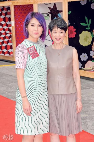 楊千嬅(左)向寶珠姐(右)請教湊仔心得。(攝影鎅O者:林祖傑) 楊千嬅(左)向寶珠姐(右)請教湊仔心得。(攝影鎅O者:林祖傑)