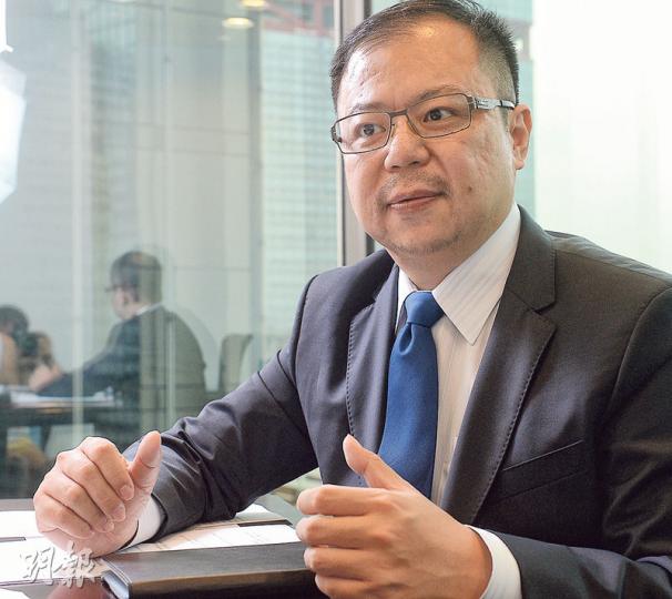 海通資產管理董事總經理-投資、海通環球人民幣收益基金經理蘇耿賢認為,人民幣國際化已有進展,並於近期正式納入SDR,對點心債市場仍然樂觀。(劉焌陶攝) 海通資產管理董事總經理-投資、海通環球人民幣收益基金經理蘇耿賢認為,人民幣國際化已有進展,並於近期正式納入SDR,對點心債市場仍然樂觀。(劉焌陶攝)
