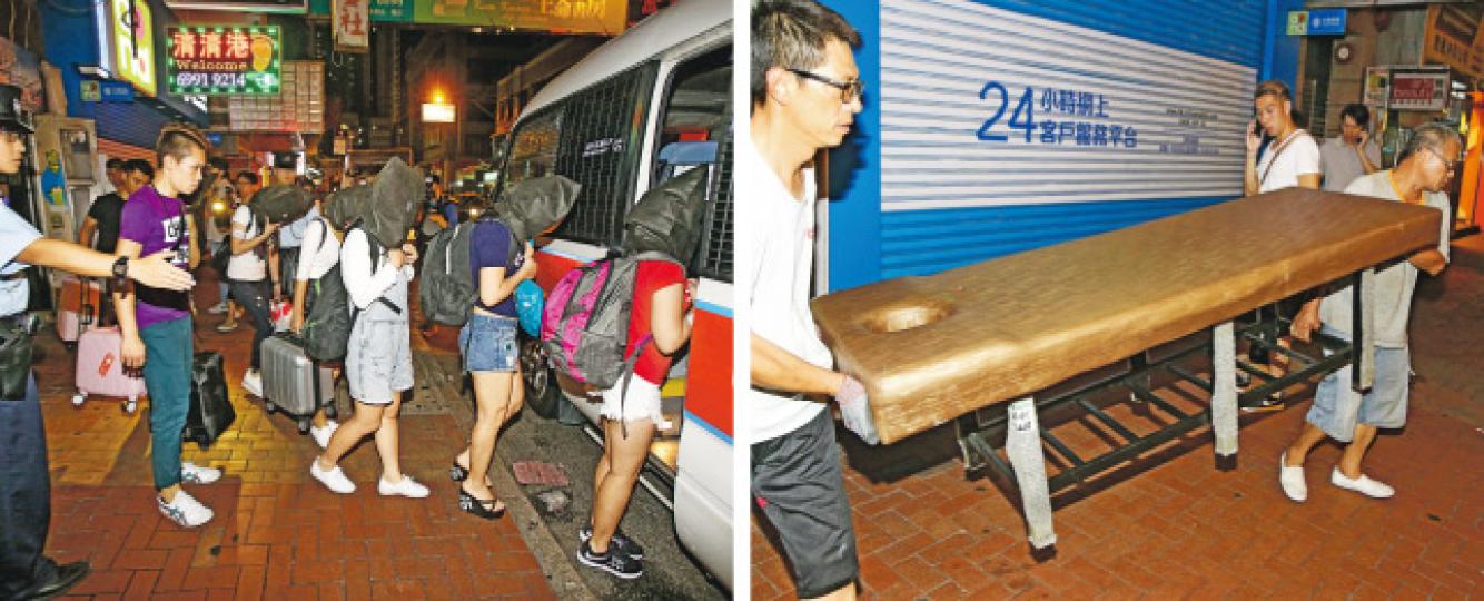 警方前日在元朗掃黃行動中,共拘捕22名內地女子及檢獲大批證物;左圖為警方「呼風者」行動搜查兩間足浴店,拘捕14名內地女子帶署。右圖為警方在兩間足浴店內共檢獲9張按摩牀及大量避孕套等證物帶署。(伍浦鋒攝) 警方前日在元朗掃黃行動中,共拘捕22名內地女子及檢獲大批證物;左圖為警方「呼風者」行動搜查兩間足浴店,拘捕14名內地女子帶署。右圖為警方在兩間足浴店內共檢獲9張按摩牀及大量避孕套等證物帶署。(伍浦鋒攝)