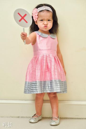 幼園面試 失分實錄 (黃志東攝)要小朋友以最佳狀態應付面試並非易事,家長宜預先學懂如何在出現狀况時「執生」。(黃志東攝)小朋友若睡不夠,在面試時會較易哭鬧。(黃志東攝)小朋友不聽老師指令,甚至想逃離課室,是面試大忌。(黃志東攝)答問題時,眼神接觸十分重要。(黃志東攝)家長宜控制子女作息時間,以免他們面試時出現疲態。(黃志東攝)家長過分心急,推自己子女搶答,也是老師最不喜歡見到的。(黃志東攝)小朋友搶玩具是失分重點。(黃志東攝)楊蔚嵐(Miss Blue)(黃志東攝)公主裙 (黃志東攝)(黃志東攝 幼園面試 失分實錄 (黃志東攝)要小朋友以最佳狀態應付面試並非易事,家長宜預先學懂如何在出現狀况時「執生」。(黃志東攝)小朋友若睡不夠,在面試時會較易哭鬧。(黃志東攝)小朋友不聽老師指令,甚至想逃離課室,是面試大忌。(黃志東攝)答問題時,眼神接觸十分重要。(黃志東攝)家長宜控制子女作息時間,以免他們面試時出現疲態。(黃志東攝)家長過分心急,推自己子女搶答,也是老師最不喜歡見到的。(黃志東攝)小朋友搶玩具是失分重點。(黃志東攝)楊蔚嵐(Miss Blue)(黃志東攝)公主裙 (黃志東攝)(黃志東攝