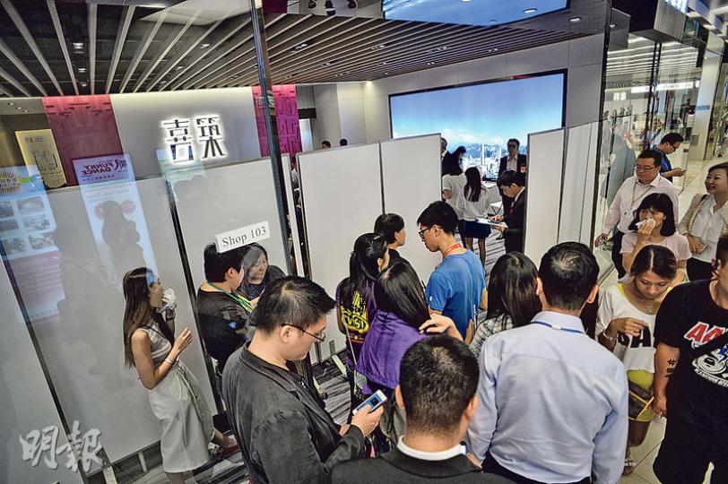 第三季最後一個全新推售樓盤、麗展土瓜灣喜築昨首輪開售135伙,市場消息指全日沽約55伙,佔可售單位數量約四成。(蘇智鑫攝) 第三季最後一個全新推售樓盤、麗展土瓜灣喜築昨首輪開售135伙,市場消息指全日沽約55伙,佔可售單位數量約四成。(蘇智鑫攝)