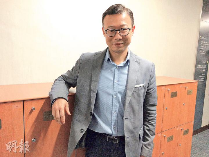 民建聯張國鈞(圖)話,有人講過唔少經常去立法會大樓健身室嘅議員都連任唔到,但佢笑言「唔驚」,日後會照去健身室做運動。(梁智康攝) 民建聯張國鈞(圖)話,有人講過唔少經常去立法會大樓健身室嘅議員都連任唔到,但佢笑言「唔驚」,日後會照去健身室做運動。(梁智康攝)