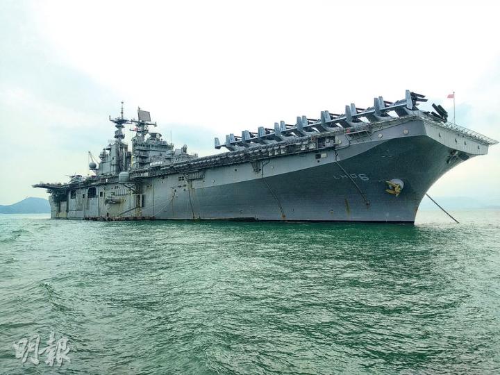 美國第七艦隊嘅黃蜂級兩棲突擊艦USS Bonhomme Richard噚日抵港。(李大煒攝)艦上有4間醫院,共有600張病牀和6間手術室,以便在作戰或人道救援任務時可接收大量傷者,圖為海軍人員講解。(李大煒攝) 美國第七艦隊嘅黃蜂級兩棲突擊艦USS Bonhomme Richard噚日抵港。(李大煒攝)艦上有4間醫院,共有600張病牀和6間手術室,以便在作戰或人道救援任務時可接收大量傷者,圖為海軍人員講解。(李大煒攝)