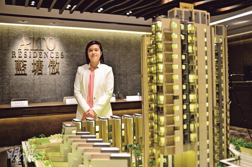 麗展主席林建岳女兒、現為麗豐控股高級副總裁林顥伊(圖)稱,將軍澳藍塘傲基座商場,涉約10萬方呎,並以紐約格林威治為設計藍本,將引入特色食肆及商舖,而主要租客之一的悅榕集團,將提供水療服務。(鄧宗弘攝) 麗展主席林建岳女兒、現為麗豐控股高級副總裁林顥伊(圖)稱,將軍澳藍塘傲基座商場,涉約10萬方呎,並以紐約格林威治為設計藍本,將引入特色食肆及商舖,而主要租客之一的悅榕集團,將提供水療服務。(鄧宗弘攝)