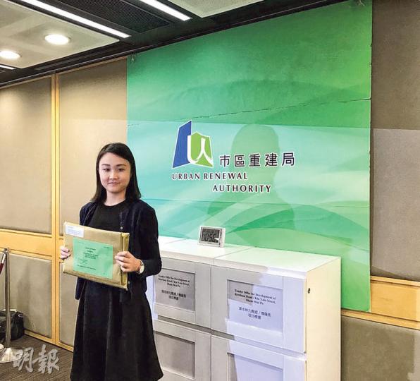 市建局深水埗項目昨收11份標書。英皇國際高級物業主任莊端梅(圖)表示,集團出價反映市場價值,本港地少人多,對住宅有實際需求,集團長遠對後市有信心。(謝穎怡攝) 市建局深水埗項目昨收11份標書。英皇國際高級物業主任莊端梅(圖)表示,集團出價反映市場價值,本港地少人多,對住宅有實際需求,集團長遠對後市有信心。(謝穎怡攝)