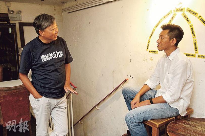20年賓主關係,李卓人(左)一落選便關心方約恆(右)的未來工作,當知道他想做研究後,只是花了十多分鐘便決定「成立智庫」,兩人未來會繼續拍檔,研究勞工及其他社會議題。(曾憲宗攝) 20年賓主關係,李卓人(左)一落選便關心方約恆(右)的未來工作,當知道他想做研究後,只是花了十多分鐘便決定「成立智庫」,兩人未來會繼續拍檔,研究勞工及其他社會議題。(曾憲宗攝)