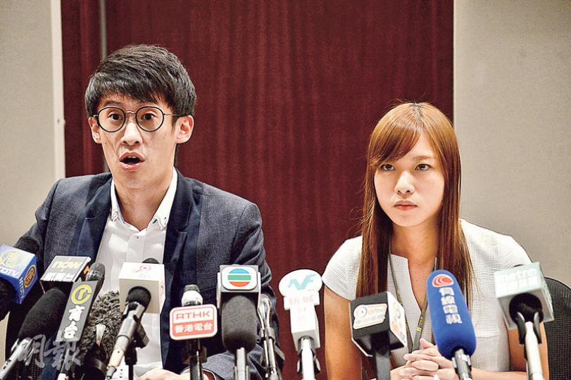 青年新政喺立法會開記招,游蕙禎(右)嘅「扑嘢論」惹熱議,佢噚日重申唔會迴避用詞,梁頌恆(左)就話遣詞用語同成長年代有關,唔覺得用「扑嘢」兩字有咩問題。(楊柏賢攝) 青年新政喺立法會開記招,游蕙禎(右)嘅「扑嘢論」惹熱議,佢噚日重申唔會迴避用詞,梁頌恆(左)就話遣詞用語同成長年代有關,唔覺得用「扑嘢」兩字有咩問題。(楊柏賢攝)
