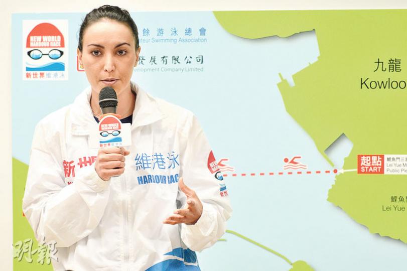 今屆維港渡海泳邀請到里約奧運10公里公開水域游泳賽銅牌得主、巴西泳手Poliana Okimoto參賽,佢話曾經來港參賽,覺得香港水質好好,會盡力爭取金牌。(黃志東攝) 今屆維港渡海泳邀請到里約奧運10公里公開水域游泳賽銅牌得主、巴西泳手Poliana Okimoto參賽,佢話曾經來港參賽,覺得香港水質好好,會盡力爭取金牌。(黃志東攝)