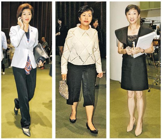 噚日唔少女議員似乎都悉心打扮過,黑、白都係主要顏色,好似新民黨容海恩(左圖起)、工聯會麥美娟同公民黨陳淑莊,都以白色或黑色造型示人。(郭慶輝攝) 噚日唔少女議員似乎都悉心打扮過,黑、白都係主要顏色,好似新民黨容海恩(左圖起)、工聯會麥美娟同公民黨陳淑莊,都以白色或黑色造型示人。(郭慶輝攝)