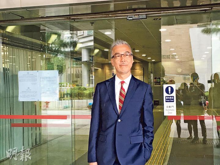 被告黃偉民昨接受控方盤問時,承認當晚有飲紅酒及威士忌,但強調沒有醉,否則難以講學。(黃文雋攝) 被告黃偉民昨接受控方盤問時,承認當晚有飲紅酒及威士忌,但強調沒有醉,否則難以講學。(黃文雋攝)