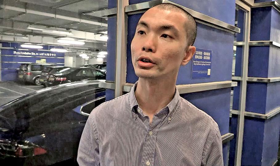 應科院前總監陳政立5月突然請辭並自立門戶,更獲應科院授權使用自己有份開發的網絡安全資訊共享平台。陳政立回應稱,自己循正式途徑申請授權,又指須向應科院繳付授權費,金額就不便透露。(明報記者攝) 應科院前總監陳政立5月突然請辭並自立門戶,更獲應科院授權使用自己有份開發的網絡安全資訊共享平台。陳政立回應稱,自己循正式途徑申請授權,又指須向應科院繳付授權費,金額就不便透露。(明報記者攝)