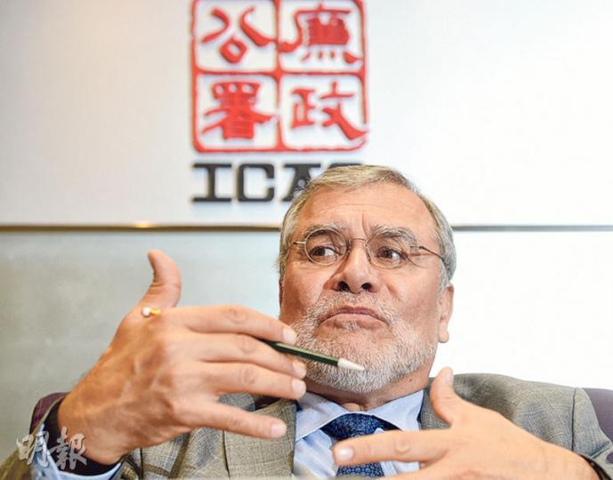 透明國際主席烏蓋茲訪港,行程包括參觀廉署,他昨接受訪問指各地領袖如特首也不能凌駕法律。(劉焌陶攝) 透明國際主席烏蓋茲訪港,行程包括參觀廉署,他昨接受訪問指各地領袖如特首也不能凌駕法律。(劉焌陶攝)