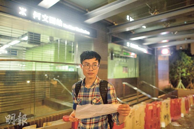 張嘉麟喜歡查閱香港舊地圖,發現觀塘延線的何文田站位處昔日的老龍坑,更曾去信港鐵建議正名,希望藉改站名令更多港人關注香港舊地名,從而更了解本土的故事及歷史。(鄧宗弘攝) 張嘉麟喜歡查閱香港舊地圖,發現觀塘延線的何文田站位處昔日的老龍坑,更曾去信港鐵建議正名,希望藉改站名令更多港人關注香港舊地名,從而更了解本土的故事及歷史。(鄧宗弘攝)