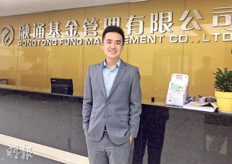 融通基金正募資的滬港深智慧生活基金，可同時投資在深圳、上海A股及港股，該基金經理王浩宇表示基金現時會主要買港股，並稱未來3至5年，港股吸引力更大。（姚丁鈺攝）