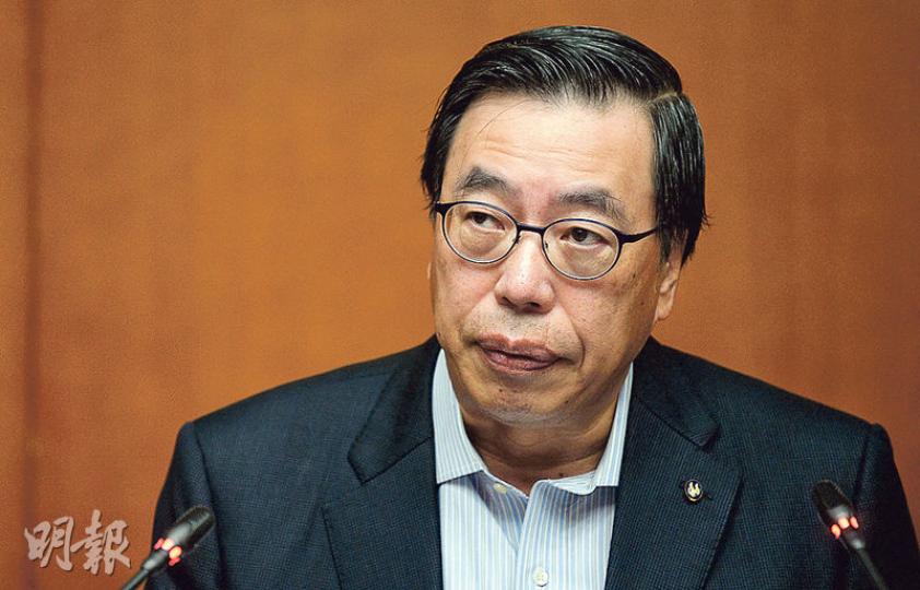 立法會主席梁君彥昨宣布押後青年新政議員梁頌恆及游蕙禎宣誓程序,他否認「轉軚」,稱是「不同時間作出不同決定」,又形容這是一個「痛苦」的決定。(鍾林枝攝)青年新政議員梁頌恆(左)與游蕙禎(右)批評梁君彥是受到建制派威脅而「跪低」,表明今日會用盡所有合法的方式進入議事廳要求宣誓。(鍾林枝攝) 立法會主席梁君彥昨宣布押後青年新政議員梁頌恆及游蕙禎宣誓程序,他否認「轉軚」,稱是「不同時間作出不同決定」,又形容這是一個「痛苦」的決定。(鍾林枝攝)青年新政議員梁頌恆(左)與游蕙禎(右)批評梁君彥是受到建制派威脅而「跪低」,表明今日會用盡所有合法的方式進入議事廳要求宣誓。(鍾林枝攝)
