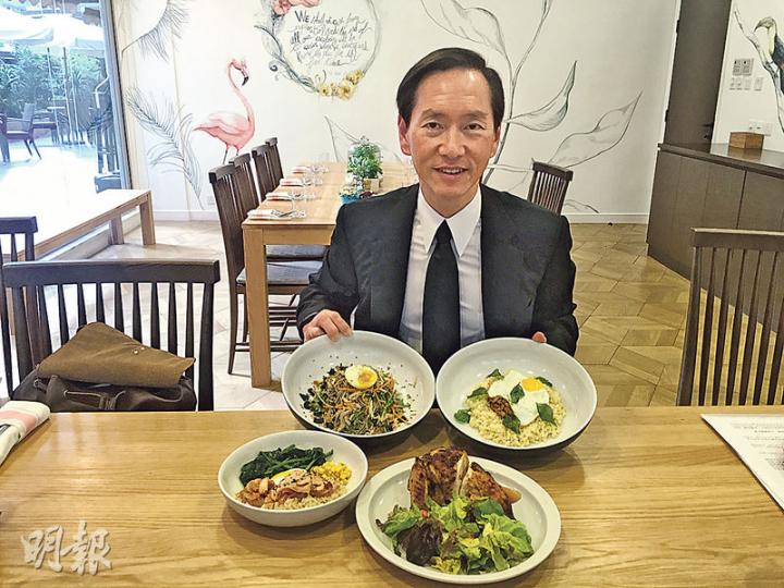 降低食物中鹽和糖委員會主席陳智思(圖)旗下公司開設的餐廳,約兩個月前起在外賣餐單列出熱量,增加市民知情權。(邱雅錡攝) 降低食物中鹽和糖委員會主席陳智思(圖)旗下公司開設的餐廳,約兩個月前起在外賣餐單列出熱量,增加市民知情權。(邱雅錡攝)