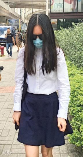 被告葉雯恩昨被判自簽1000元守行為1年,她聞判後一度激動落淚,其後於庭外被問到是否鬆一口氣時,她點頭示意。(黃文雋攝) 被告葉雯恩昨被判自簽1000元守行為1年,她聞判後一度激動落淚,其後於庭外被問到是否鬆一口氣時,她點頭示意。(黃文雋攝)