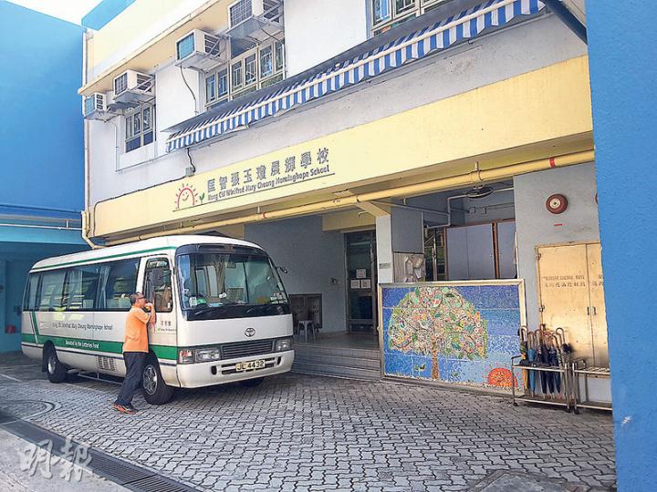 案中13歲智障女童就讀匡智張玉瓊晨輝學校,校長昨稱女童近日沒見神志不清,並無異樣。(鍾炳然攝) 案中13歲智障女童就讀匡智張玉瓊晨輝學校,校長昨稱女童近日沒見神志不清,並無異樣。(鍾炳然攝)