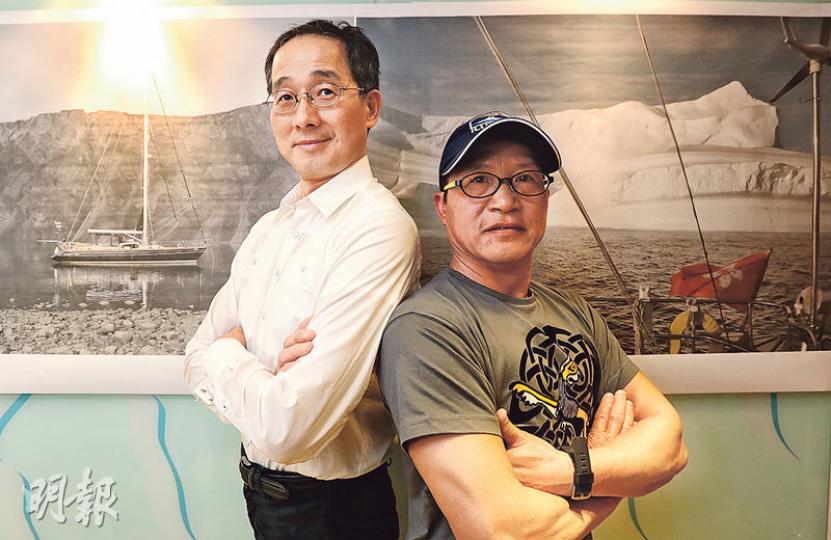 現年53歲的朱棋端(左)成功挑戰西北航道,計劃明春再度揚帆,由愛爾蘭繞經地中海返港。旁為其船友簡sir(右),下次航程頗大機會再次同行。(李紹昌攝) 現年53歲的朱棋端(左)成功挑戰西北航道,計劃明春再度揚帆,由愛爾蘭繞經地中海返港。旁為其船友簡sir(右),下次航程頗大機會再次同行。(李紹昌攝)