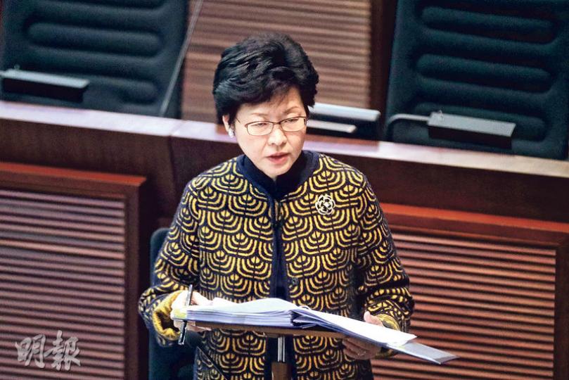 政務司長林鄭月娥(圖)昨在立法會會議上指出,將廉署終止李寶蘭署任的決定與特首梁振英及澳洲企業UGL的離職協議扯上關係,「是毫無事實根據,子虛烏有」。(郭慶輝攝)民主黨林卓廷昨在立法會大會上提出引用權力及特權法,調查廉政專員白韞六取消李寶蘭署任執行處首長事件。(郭慶輝攝) 政務司長林鄭月娥(圖)昨在立法會會議上指出,將廉署終止李寶蘭署任的決定與特首梁振英及澳洲企業UGL的離職協議扯上關係,「是毫無事實根據,子虛烏有」。(郭慶輝攝)民主黨林卓廷昨在立法會大會上提出引用權力及特權法,調查廉政專員白韞六取消李寶蘭署任執行處首長事件。(郭慶輝攝)