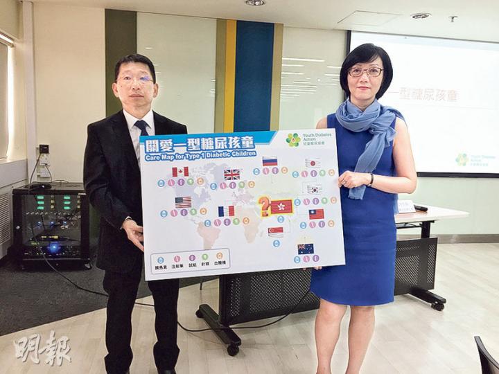 兒童糖尿協會主席鄭馮亮琪(右)指出,糖尿病在各地日益盛行,從國際糖尿聯盟的地圖(圖)可見,2015年全球患者人數有4.15億,單在東南亞即有7800多萬人。左為香港大學兒童及青少年科學系副教張璧濤醫生。( 張嘉雯攝) 兒童糖尿協會主席鄭馮亮琪(右)指出,糖尿病在各地日益盛行,從國際糖尿聯盟的地圖(圖)可見,2015年全球患者人數有4.15億,單在東南亞即有7800多萬人。左為香港大學兒童及青少年科學系副教張璧濤醫生。( 張嘉雯攝)