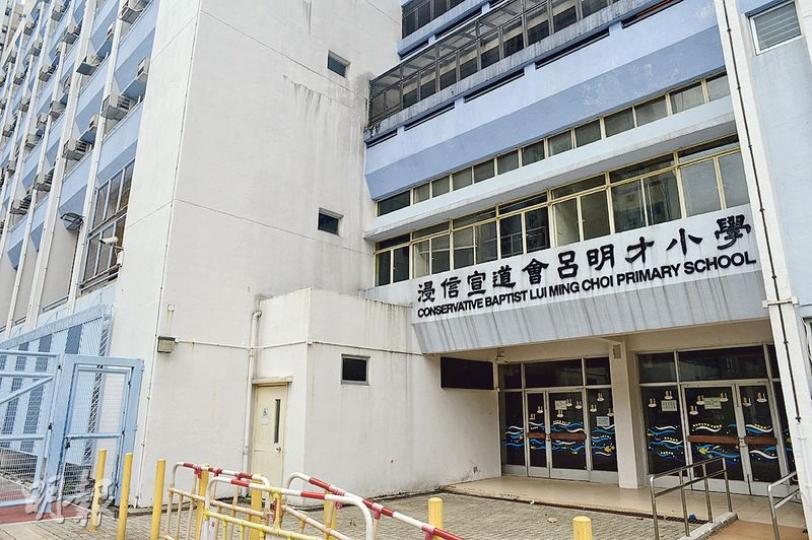 位於九龍灣啟業邨、佔地逾3萬平方呎的浸信宣道會呂明才小學空置校舍,政府決定批予青少年軍作為活動中心,並於本月初與青少年軍簽訂3年租約。(明報記者攝) 位於九龍灣啟業邨、佔地逾3萬平方呎的浸信宣道會呂明才小學空置校舍,政府決定批予青少年軍作為活動中心,並於本月初與青少年軍簽訂3年租約。(明報記者攝)