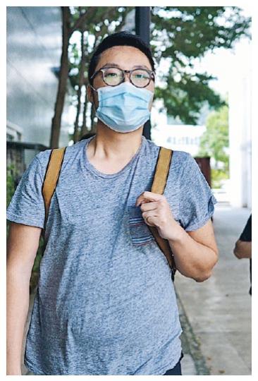 首被告陳卓軒被指將一個垃圾桶拋出馬路,意圖破壞社會安寧,被控在公眾地方作出擾亂秩序行為罪。(蘇智鑫攝)次被告陳宇基當日被捕後頭和鼻兩處流血,需送院治理。昨庭上披露其驗傷報告,顯示他的前額有兩處各1厘米的裂傷。(蘇智鑫攝)總督察莊成逸作供時稱,當日在彌敦道一帶聚集的群眾不時高呼「開槍呀」,惟他沒留意警員是否使用武力驅散沒暴力行為的示威者。 (劉焌陶攝) 首被告陳卓軒被指將一個垃圾桶拋出馬路,意圖破壞社會安寧,被控在公眾地方作出擾亂秩序行為罪。(蘇智鑫攝)次被告陳宇基當日被捕後頭和鼻兩處流血,需送院治理。昨庭上披露其驗傷報告,顯示他的前額有兩處各1厘米的裂傷。(蘇智鑫攝)總督察莊成逸作供時稱,當日在彌敦道一帶聚集的群眾不時高呼「開槍呀」,惟他沒留意警員是否使用武力驅散沒暴力行為的示威者。 (劉焌陶攝)